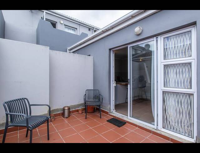 1 BEDROOM APARTMENT FOR SALE IN CLAREMONT